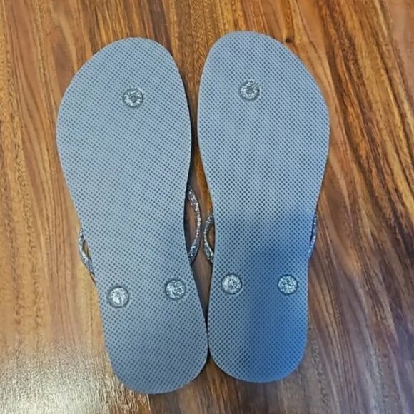 NWT Old Navy Flip Flops Sparkly Top Silver Glitter Beach Thong Sandals for Women - Picture 4 of 4